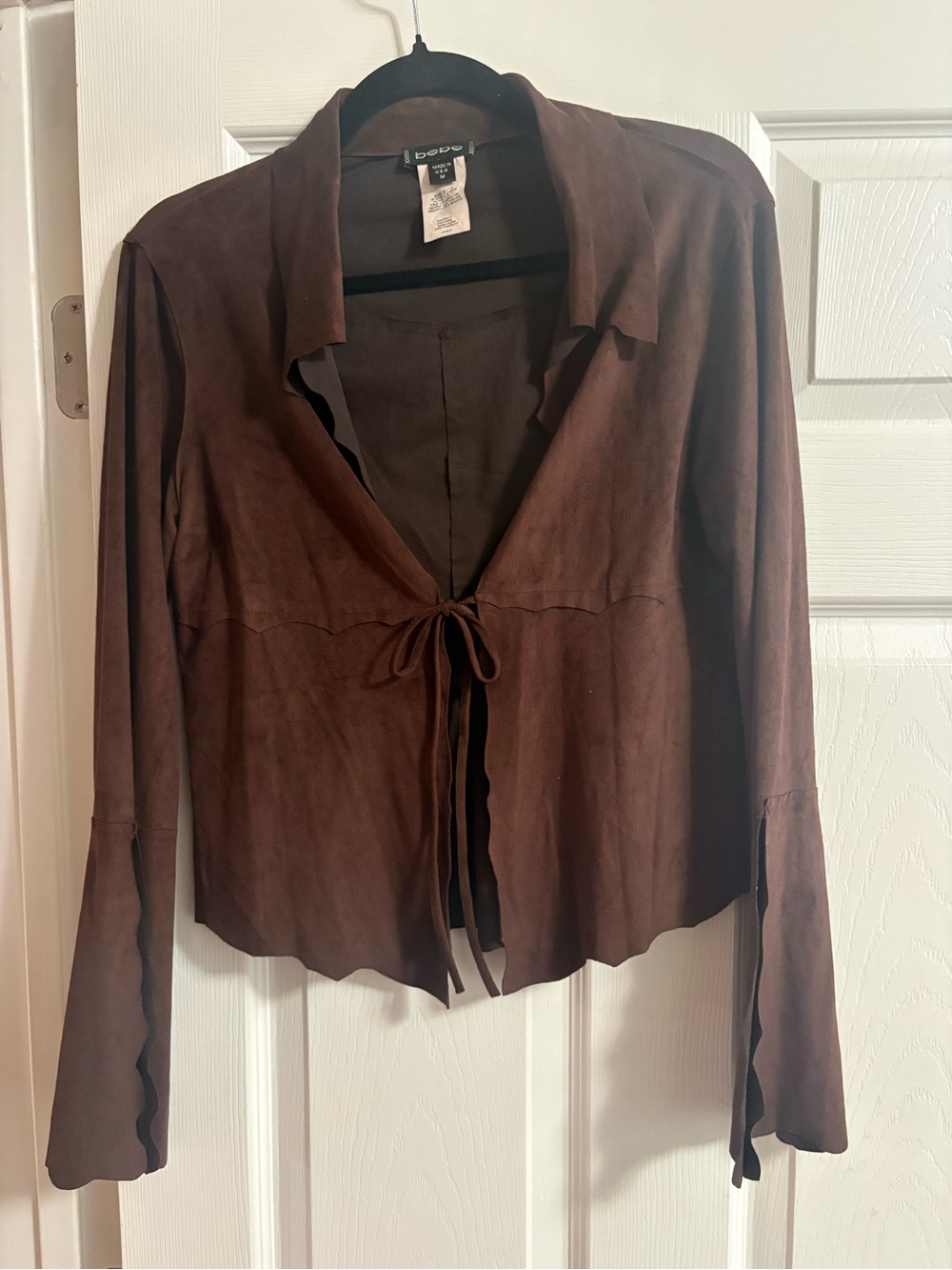 Bebe faux suede tie front blouse top collared brown Y2K 90s scalloped M